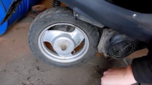 Как снять заднее колесо на Yamaha jog space