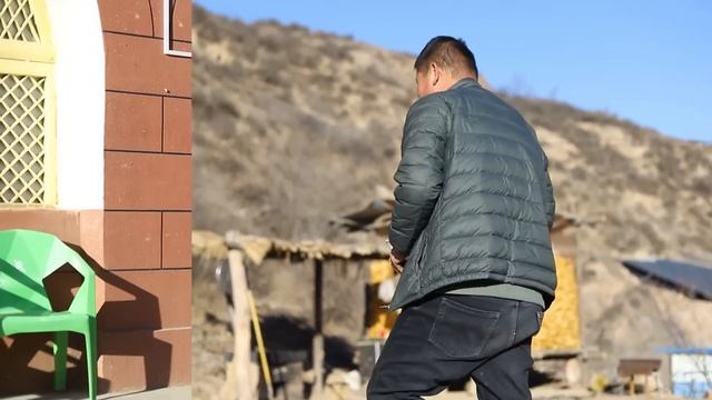 20斤草鱼做麻辣烤鱼！鱼肉鲜香麻辣过瘾，撒上万能沾沾料吃光一整盘！【黄土兄弟】