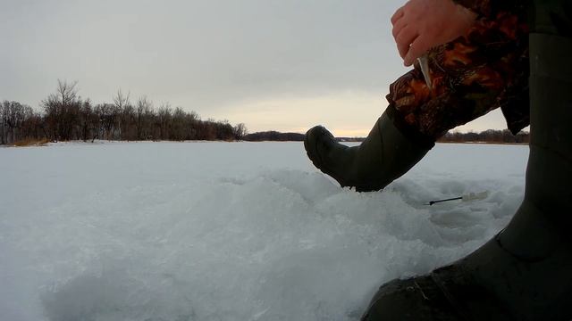 Зимняя рыбалка в Саратовской области. Елшанка. Глухозимье. 24.01.2021 г. смотреть онлайн