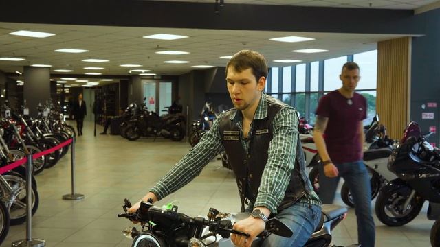 Газонокосилка, которая рвет - мотоцикл Husqvarna 701 Vitpelen | Обзор смотреть онлайн