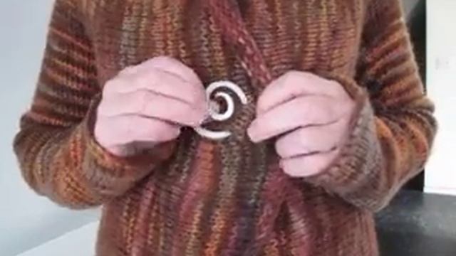 Perl Grey brooch-slide смотреть онлайн