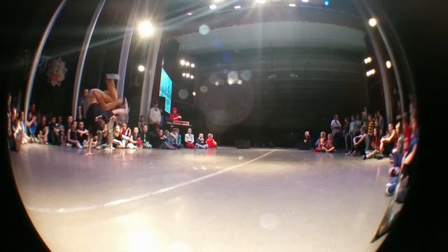 Bboy Аркаша vc. Bboy Gimnast - 1/4 финала смотреть онлайн