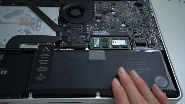 MacBook Pro Mid 2012 Festplatte, RAM Und Akku Tauschen (4K)