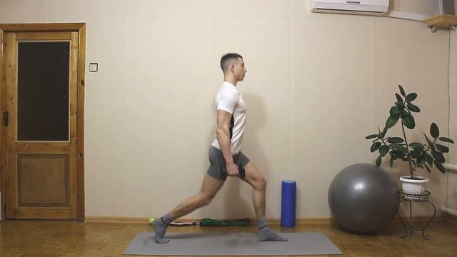 Выпады поворотом с гантелями смотреть онлайн