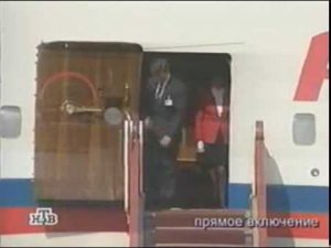 Ельцин чуть не упал (17 июля 1998 года, трансляция с похорон Николая II)
