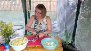 Готовим в казане мясо кабана с картошкой Купили у соседей мед Вокруг Светы