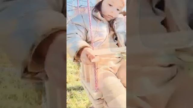 Детская качеля подвесная деревянная.Экологичеки чистый материал смотреть онлайн