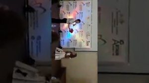 Мальчик поёт,, Королева Красоты''