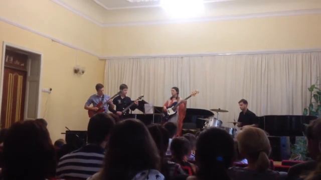 Luis Salinas - Funky En Si Menor