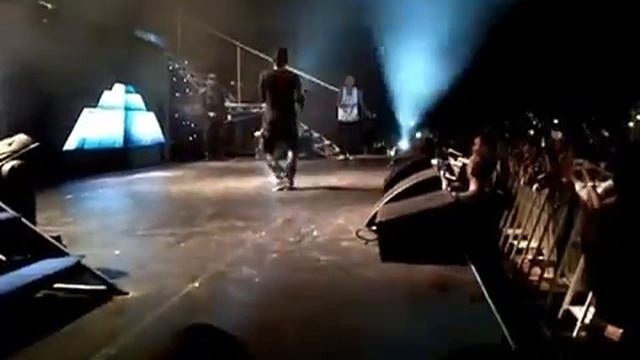Chris Brown performs in Nigeria, dances Azonto with wizkid. смотреть онлайн