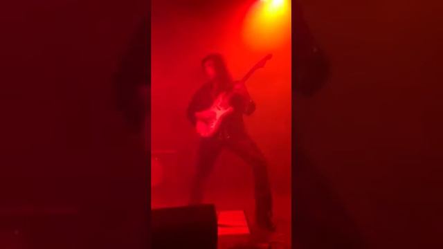 Yngwie Malmsteen playing the famous Duck Stratocaster смотреть онлайн