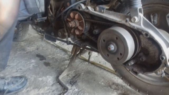 Скутер SUZUKI SEPIA РЕМОНТ/ Вариатор Скутера смотреть онлайн