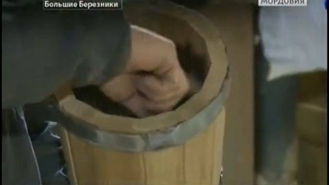 Мастера бондарного дела из Больших Березников готовятся к производству деревянных сувениров к Чемпи смотреть онлайн