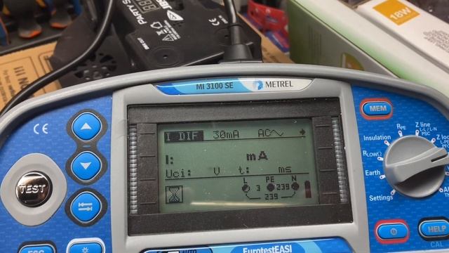 Medidas Eléctricas Reglamentarias en Baja Tensión Metrel 3100 смотреть онлайн