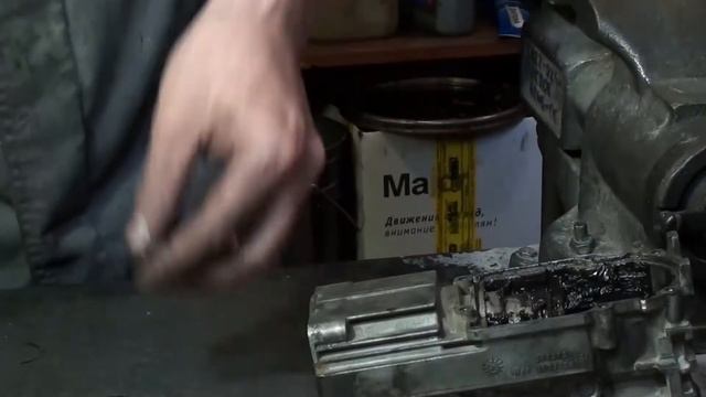 Перфоратор Makita HR4001C изношенные детали работают как новые смотреть онлайн