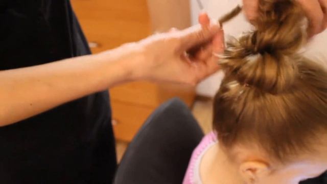 Шишка с фонтанчиком. Прическа для гимнастики и танцев. смотреть онлайн