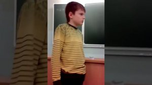 Пацан обосался на уроке))