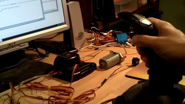 Joystick control of servos with Raspberry Pi смотреть онлайн