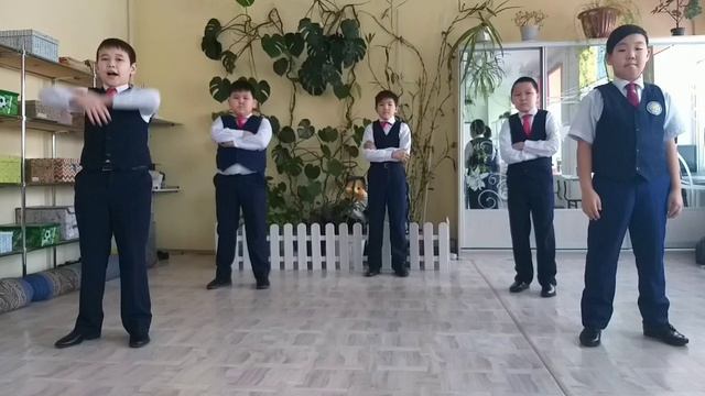 Стихи. Читают 4 в класс Вилюйской СОШ №3 2021 год. И. ГОголев 