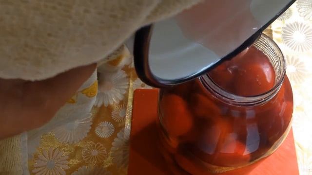 Маринованные помидоры со сливами / Заготовки на зиму смотреть онлайн