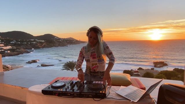 2elements @ Ibiza Sundowner Live Session смотреть онлайн