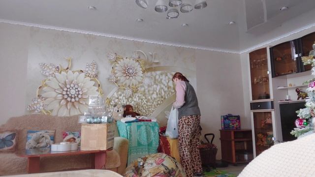 ВЛОГ Старый Новый Год прошел. Уборка. Убираю ёлку. Приготовила гренки. смотреть онлайн