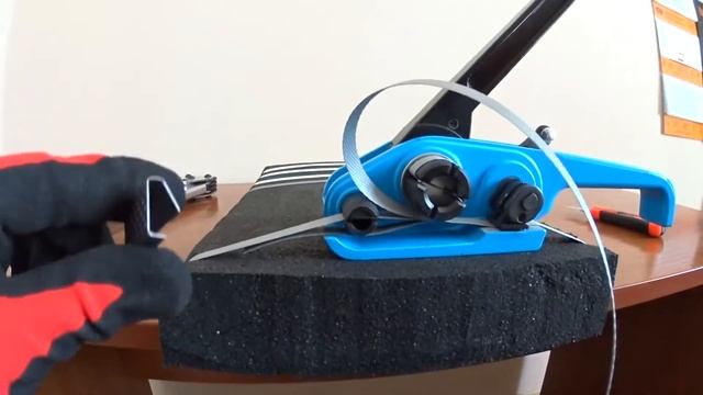 Обвязка стреппинг лентой при помощи натяжителя и клещей. смотреть онлайн