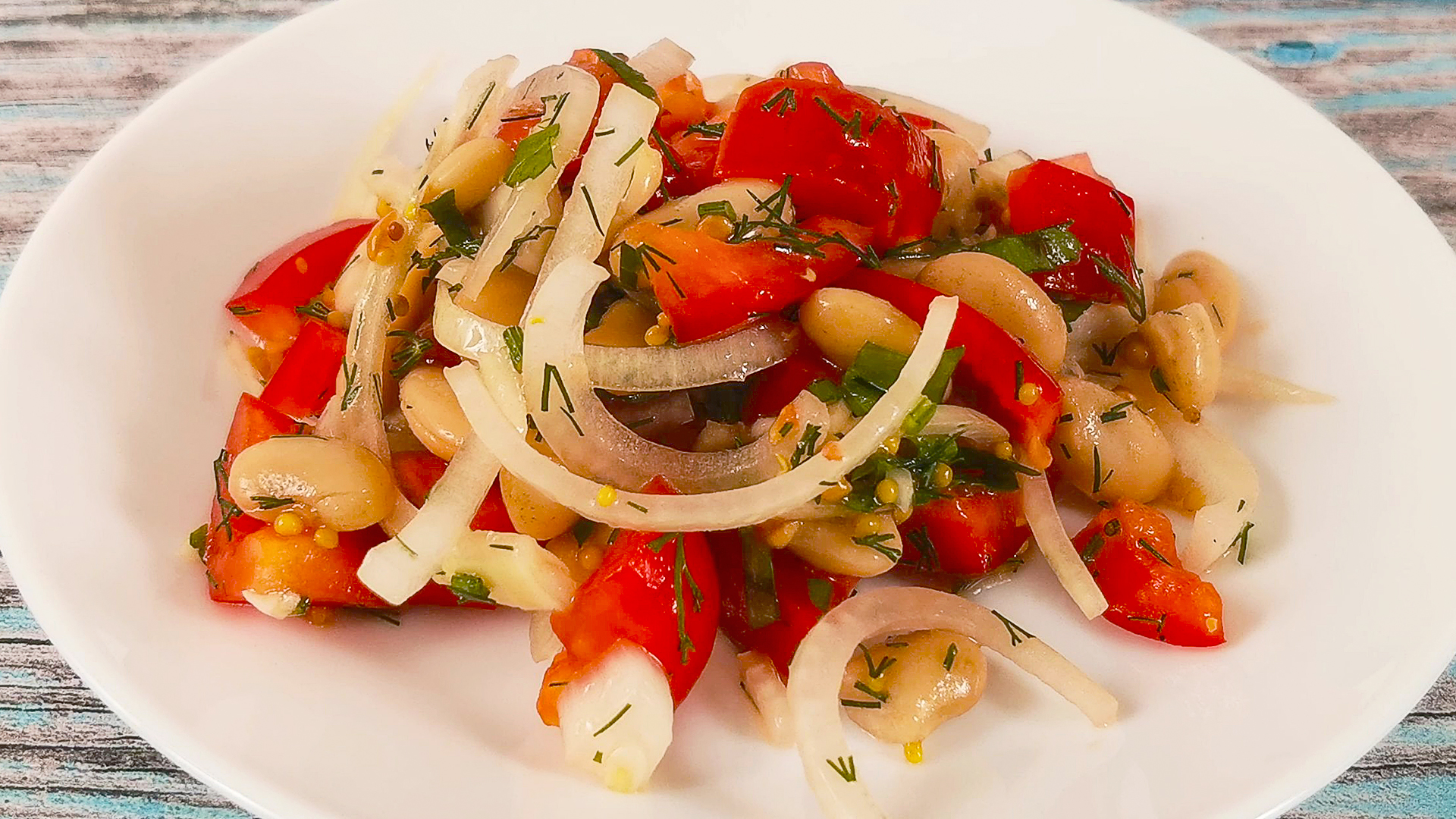 Салат из овощей с фасолью. Легкий, сочный и питательный смотреть онлайн