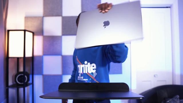 16inch M1 MAX UNBOXING - The ideal Pro Laptop for all Creators смотреть онлайн