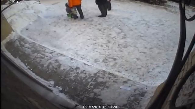 Мужчина бьет женщину смотреть онлайн