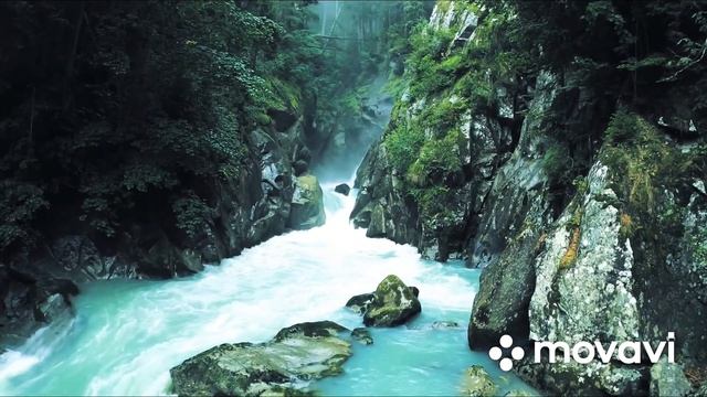 расслабляющий видеоролик с музыкой возле водопада