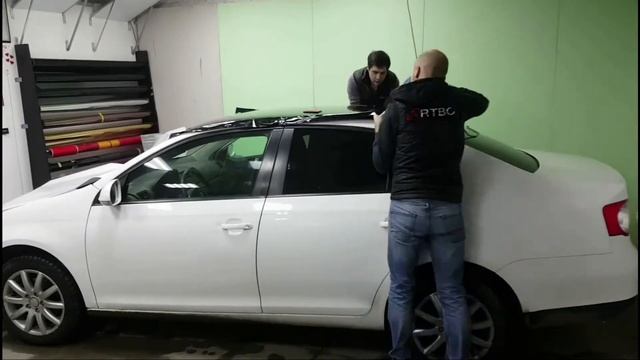 Оклейка крыши Volkswagen Jetta в черный глянец. смотреть онлайн