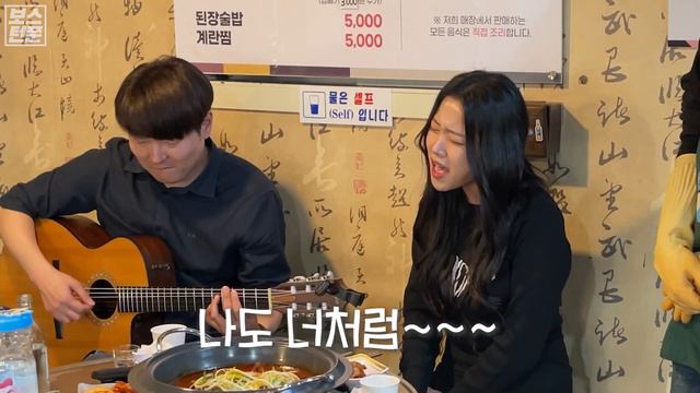 [몰카] 고기굽던 알바생의 미친 고음을 듣는다면? (Feat.고음 끝판왕) (ENG) What If You're a Tone-Deaf Amazing Singer?!! смотреть онлайн