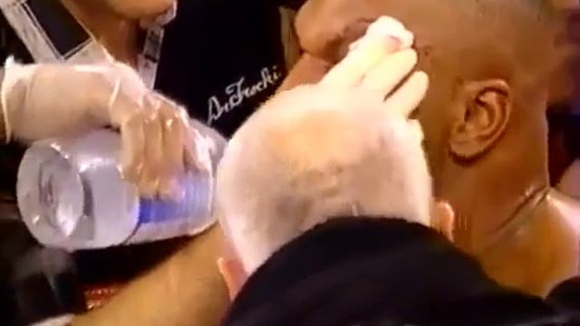 Бокс. Бой Майка Тайсона и Эвандера Холифилда. Тяжелый вес. Бой за звание чемпиона мира. смотреть онлайн