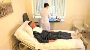 Школа профессиональных сиделок. Как побрить лежачего больного