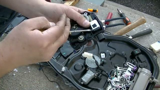 2004-2010 TOYOTA Sienna Sliding door lock actuator motor replacement смотреть онлайн