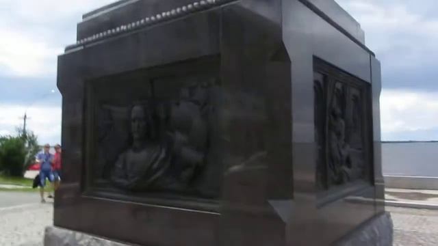 Архангельск. Набережная. Монумент воинской славы. смотреть онлайн