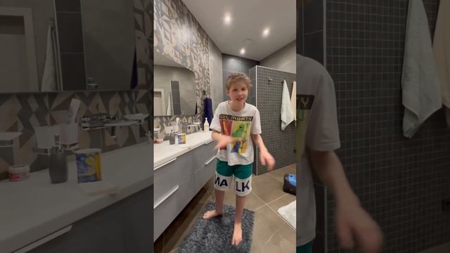 С БРАТОМ СДЕЛАЛИ ОПАСНОЕ ВЕЩЕСТВО, НО ЧТО-ТО ПОШЛО НЕ ТАК И МОИ ГЕНЫ СМЕШАЛИСЬ С ГЕНАМИ ОБЕЗЬЯНЫ??