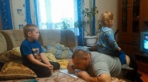 Валентин Никулин - Песня о родителях (прежде всего мы родители, а все остальное потом...)