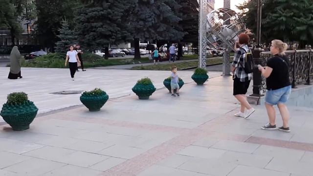 Владикавказ у мечети. Мы совсем ненадолго. Люди и город смотреть онлайн