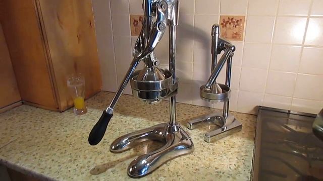 Пресс для цитрусовых, сравнение двух моделей. смотреть онлайн