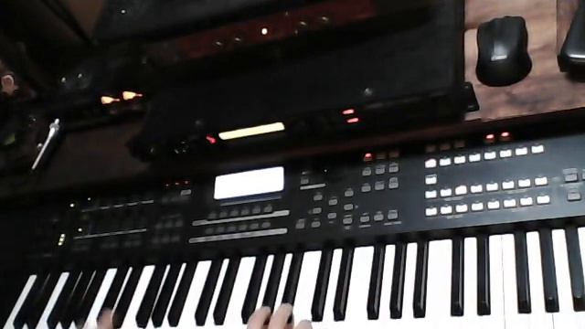 GreyM - Run (Yamaha MOXF 8) смотреть онлайн