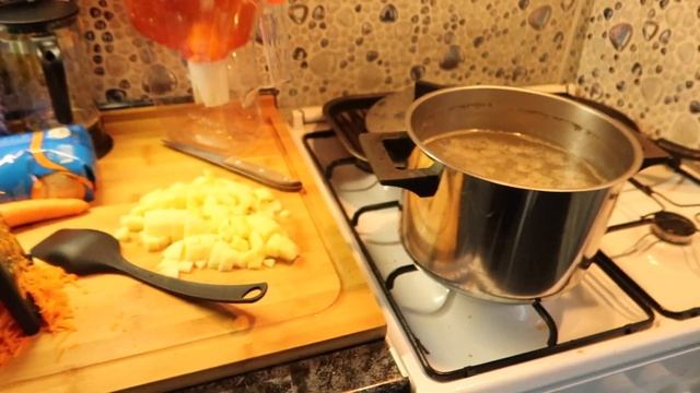 VLOG 06.04.2020 : НИЧЕГО НЕ РАБОТАЕТ / ГДЕ ПОДСТРИЧЬСЯ ? / СЪЕДОБНЫЙ ВЛОГ смотреть онлайн