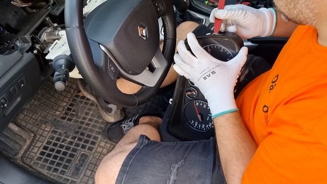 Как установить цифровую приборную панель / How to install digital dashboard in Renault Laguna III смотреть онлайн