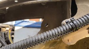 Установка и подключение сабвуфера в багажник Mitsubishi Lancer 10. Линейные выходы штатной магнитол