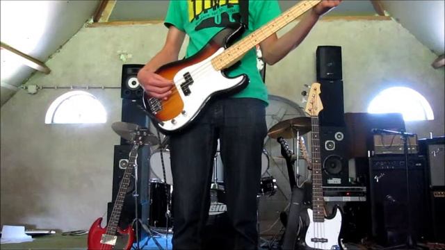 Arctic Monkeys - Do I Wanna Know Bass Cover смотреть онлайн