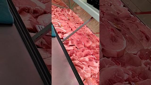 разруб говядины и свинины на витрину, красивая выкладка мясо, смотреть онлайн