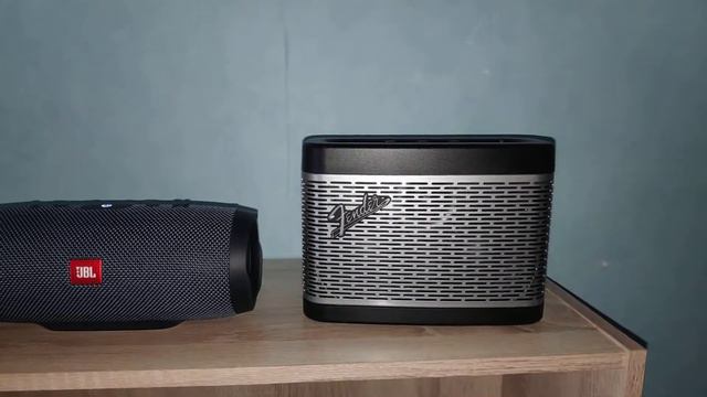 JBL Charge Essentiel vs Fender Newport смотреть онлайн