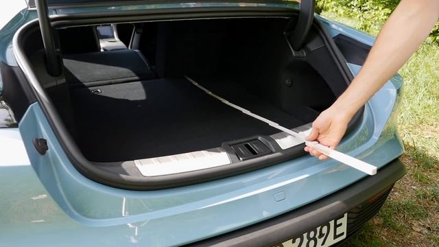 Porsche Taycan FULL REVIEW with German Autobahn test Taycan 4S - Autogefühl смотреть онлайн