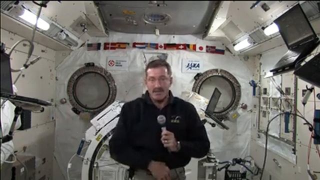 Space Station Commander Captures Unprecedented View of Comet Lovejoy смотреть онлайн